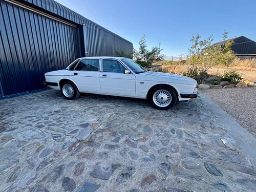 1990 Daimler XJ40 4.0 Auto For Sale (picture 15 of 166)