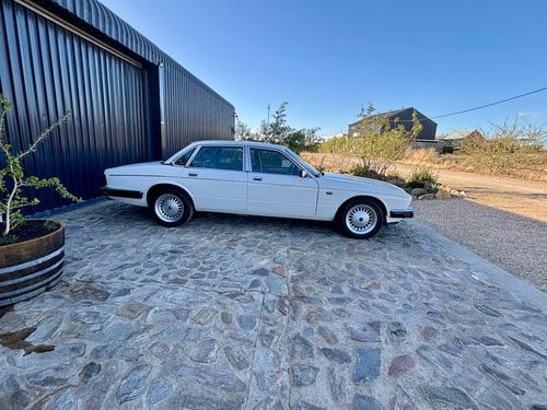 1990 Daimler XJ40 4.0 Auto For Sale (picture 16 of 166)