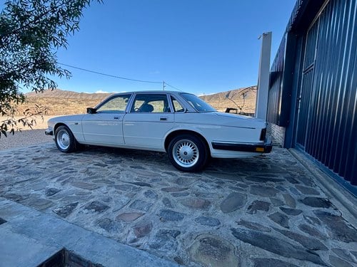 1990 Daimler XJ40 4.0 Auto For Sale (picture 24 of 166)