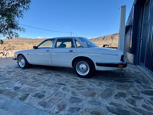 1990 Daimler XJ40 4.0 Auto For Sale (picture 25 of 166)