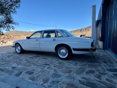 1990 Daimler XJ40 4.0 Auto For Sale (picture 26 of 166)