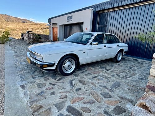 1990 Daimler XJ40 4.0 Auto For Sale (picture 27 of 166)