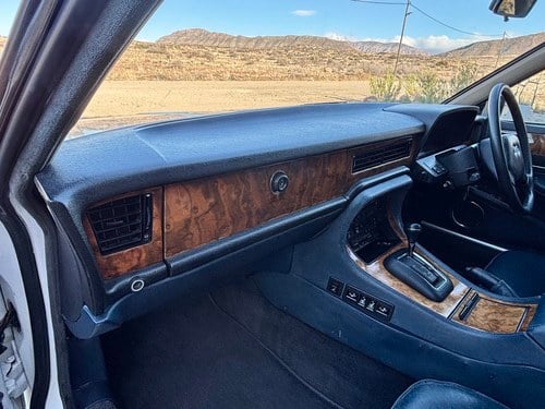 1990 Daimler XJ40 4.0 Auto For Sale (picture 69 of 166)