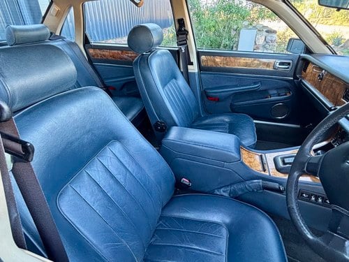 1990 Daimler XJ40 4.0 Auto For Sale (picture 86 of 166)