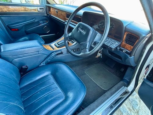 1990 Daimler XJ40 4.0 Auto For Sale (picture 87 of 166)
