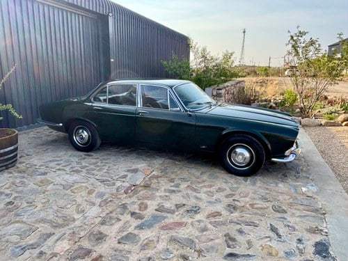 1971 Jaguar XJ6 MK1 4.2 MOD For Sale (picture 8 of 146)