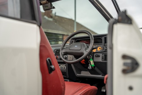 1989 Ford Escort 1.6 Cabriolet till salu (bild 22 av 149)