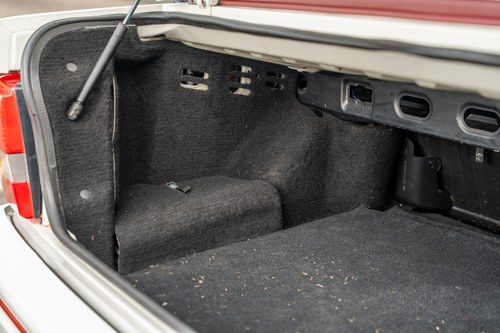 1989 Ford Escort 1.6 Cabriolet till salu (bild 68 av 149)