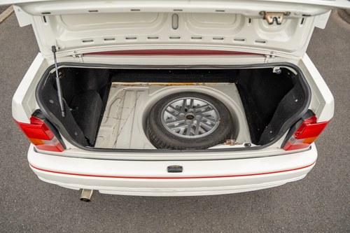 1989 Ford Escort 1.6 Cabriolet till salu (bild 70 av 149)