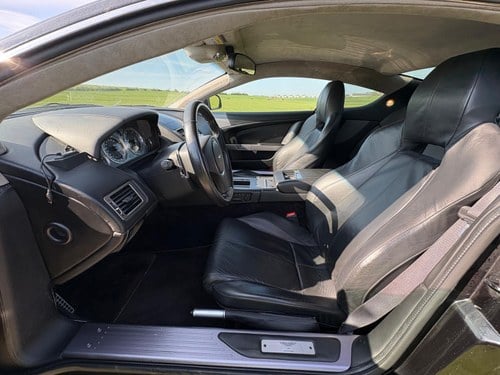 2010 Aston Martin DB9 à venda (imagem 24 de 43)