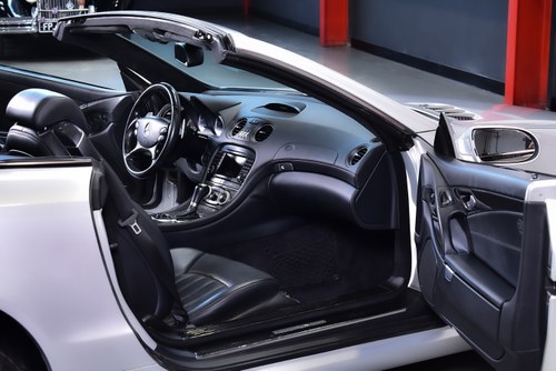 2008 Mercedes-Benz R230 SL55 AMG "Glass Sunroof" Convertible 5,5L V8 Te koop (foto 51 van 112)