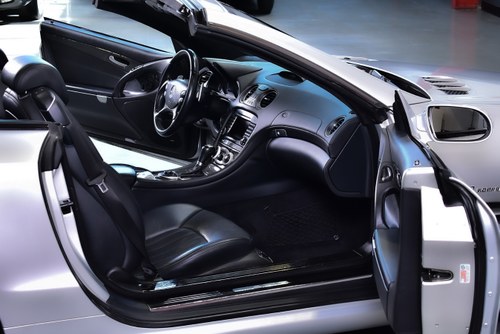 2008 Mercedes-Benz R230 SL55 AMG "Glass Sunroof" Convertible 5,5L V8 Te koop (foto 52 van 112)