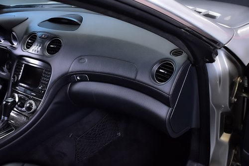 2008 Mercedes-Benz R230 SL55 AMG "Glass Sunroof" Convertible 5,5L V8 Te koop (foto 59 van 112)