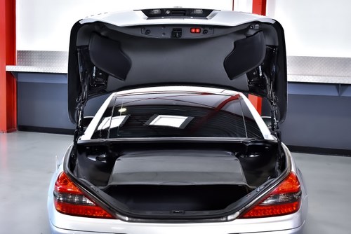 2008 Mercedes-Benz R230 SL55 AMG "Glass Sunroof" Convertible 5,5L V8 Te koop (foto 64 van 112)