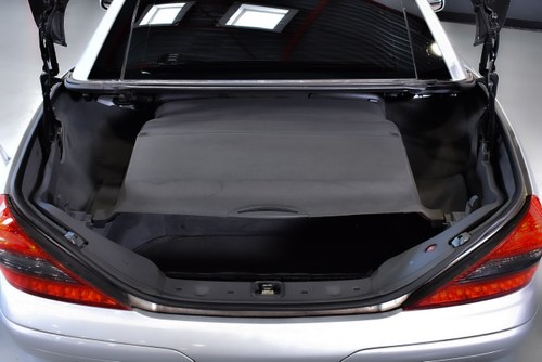 2008 Mercedes-Benz R230 SL55 AMG "Glass Sunroof" Convertible 5,5L V8 Te koop (foto 65 van 112)