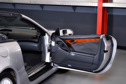 2004 Mercedes-Benz R230 SL55 AMG “Glass Sunroof” Convertible 5,5L V8 For Sale (picture 57 of 119)