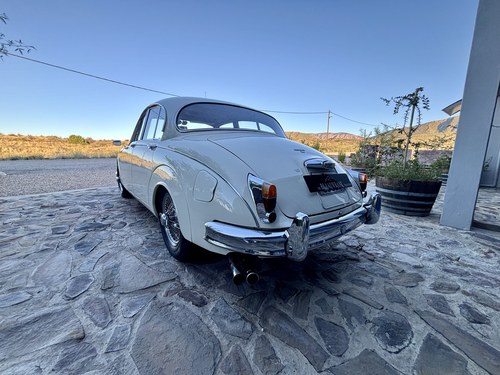 1966 Jaguar Mk2 3.8 For Sale (picture 16 of 147)