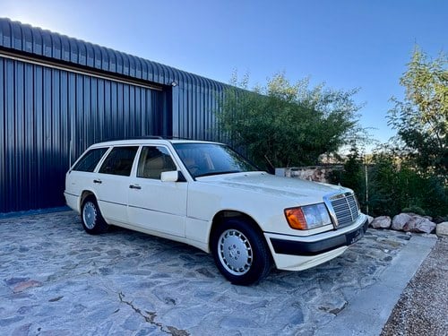 1992 Mercedes-Benz 300TD W124 till salu (bild 2 av 138)