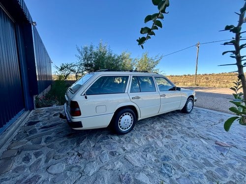 1992 Mercedes-Benz 300TD W124 till salu (bild 9 av 138)