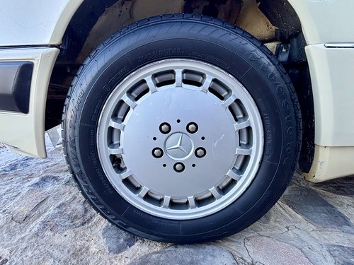 1992 Mercedes-Benz 300TD W124 till salu (bild 28 av 138)