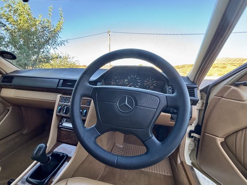 1992 Mercedes-Benz 300TD W124 till salu (bild 31 av 138)