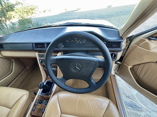 1992 Mercedes-Benz 300TD W124 till salu (bild 32 av 138)