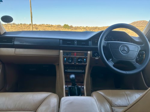 1992 Mercedes-Benz 300TD W124 till salu (bild 39 av 138)