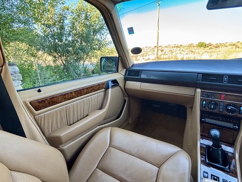 1992 Mercedes-Benz 300TD W124 till salu (bild 42 av 138)