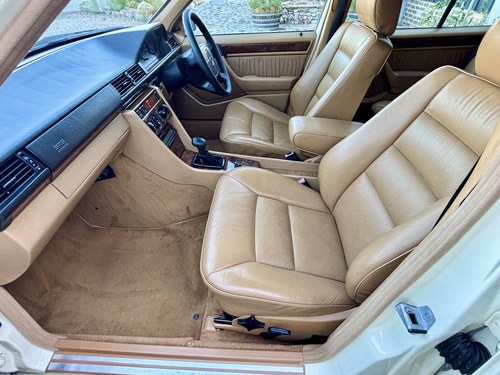 1992 Mercedes-Benz 300TD W124 till salu (bild 46 av 138)