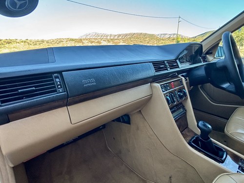 1992 Mercedes-Benz 300TD W124 till salu (bild 47 av 138)