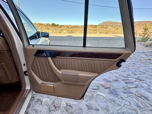 1992 Mercedes-Benz 300TD W124 till salu (bild 51 av 138)