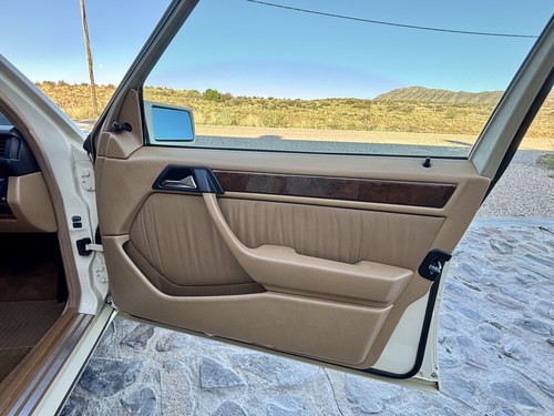 1992 Mercedes-Benz 300TD W124 till salu (bild 56 av 138)