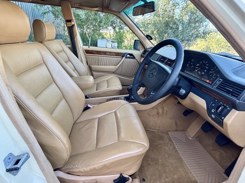 1992 Mercedes-Benz 300TD W124 till salu (bild 57 av 138)