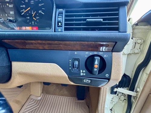 1992 Mercedes-Benz 300TD W124 till salu (bild 60 av 138)