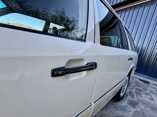 1992 Mercedes-Benz 300TD W124 till salu (bild 96 av 138)