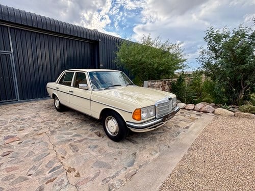 1976 Mercedes-Benz 230 W123 till salu (bild 2 av 136)