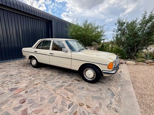 1976 Mercedes-Benz 230 W123 till salu (bild 3 av 136)