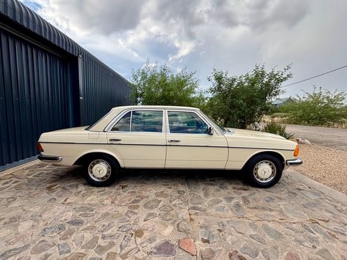 1976 Mercedes-Benz 230 W123 till salu (bild 5 av 136)