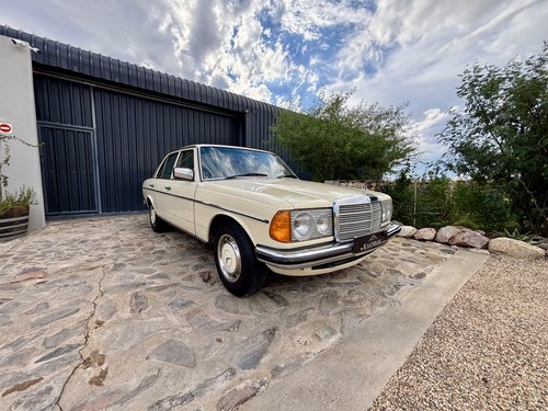 1976 Mercedes-Benz 230 W123 till salu (bild 23 av 136)