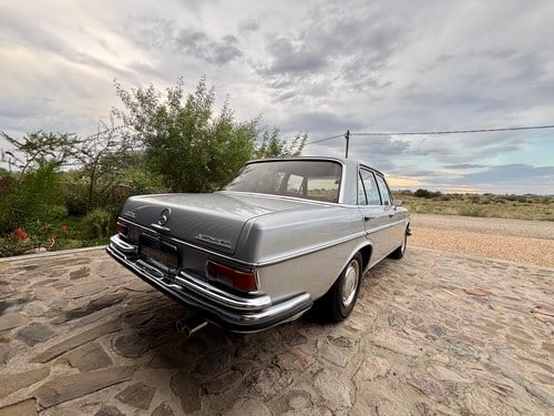 1971 Mercedes-Benz 280S Auto W108 For Sale (picture 9 of 132)