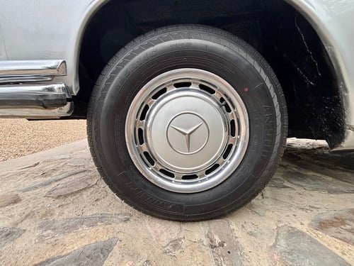 1971 Mercedes-Benz 280S Auto W108 For Sale (picture 27 of 132)