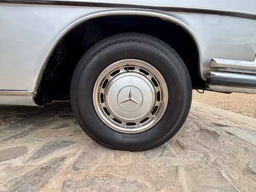 1971 Mercedes-Benz 280S Auto W108 For Sale (picture 28 of 132)