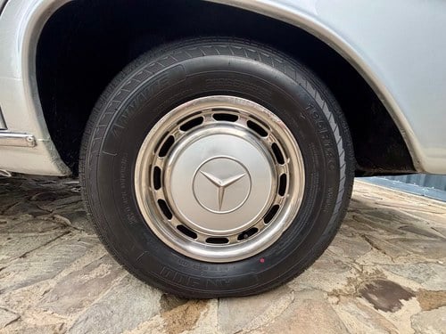 1971 Mercedes-Benz 280S Auto W108 For Sale (picture 30 of 132)