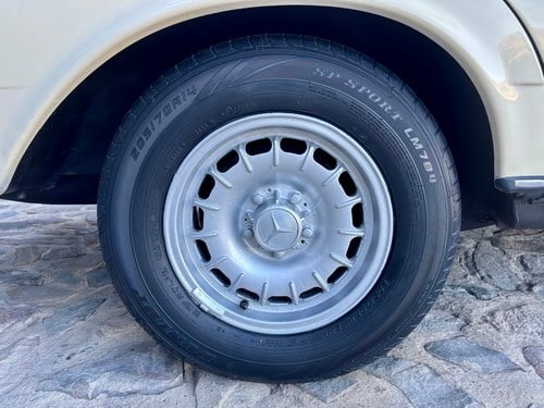 1985 Mercedes-Benz 280E Auto W123 For Sale (picture 23 of 134)