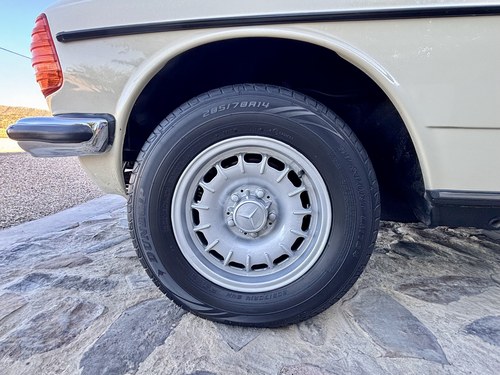 1985 Mercedes-Benz 280E Auto W123 For Sale (picture 25 of 134)