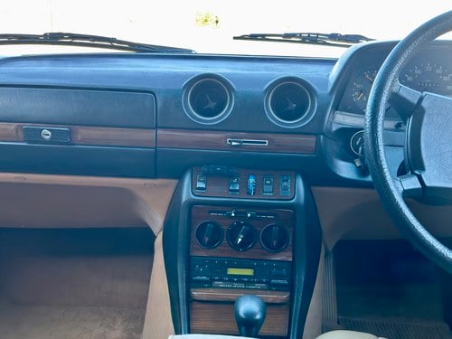 1985 Mercedes-Benz 280E Auto W123 For Sale (picture 38 of 134)