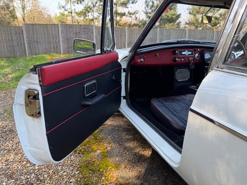 1967 MG MGB GT For Sale (picture 16 of 49)