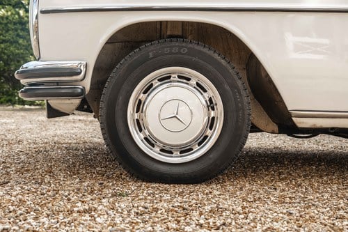 1972 Mercedes-Benz 250 CE W114 For Sale (picture 17 of 240)