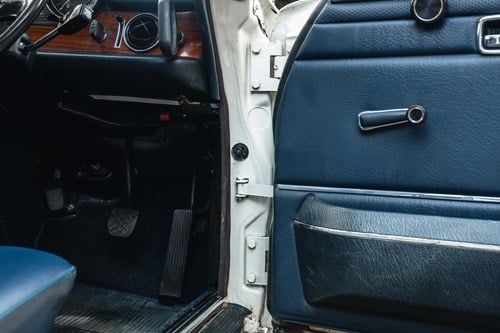 1972 Mercedes-Benz 250 CE W114 For Sale (picture 31 of 240)