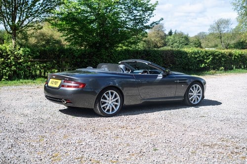 2006 Aston Martin DB9 Volante - 12,850 Miles à venda (imagem 8 de 158)